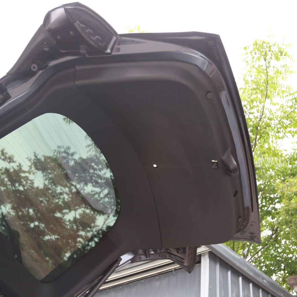 Tesla Model Y Juniper 2025 – Bagaj Kapısı İç Bakaliti Koruma Pedi (Özel Tasarım)