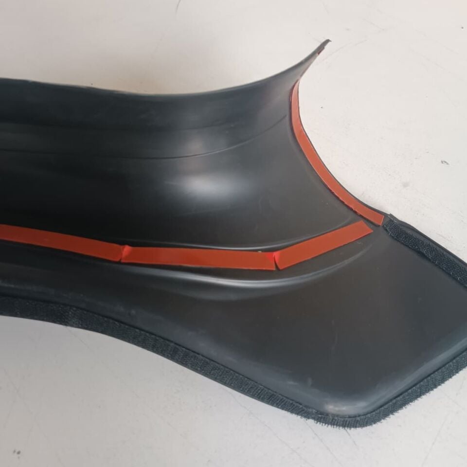 Tesla Model Y 2019-2024 Ön Eşik Tekmelikleri TPE Kauçuk