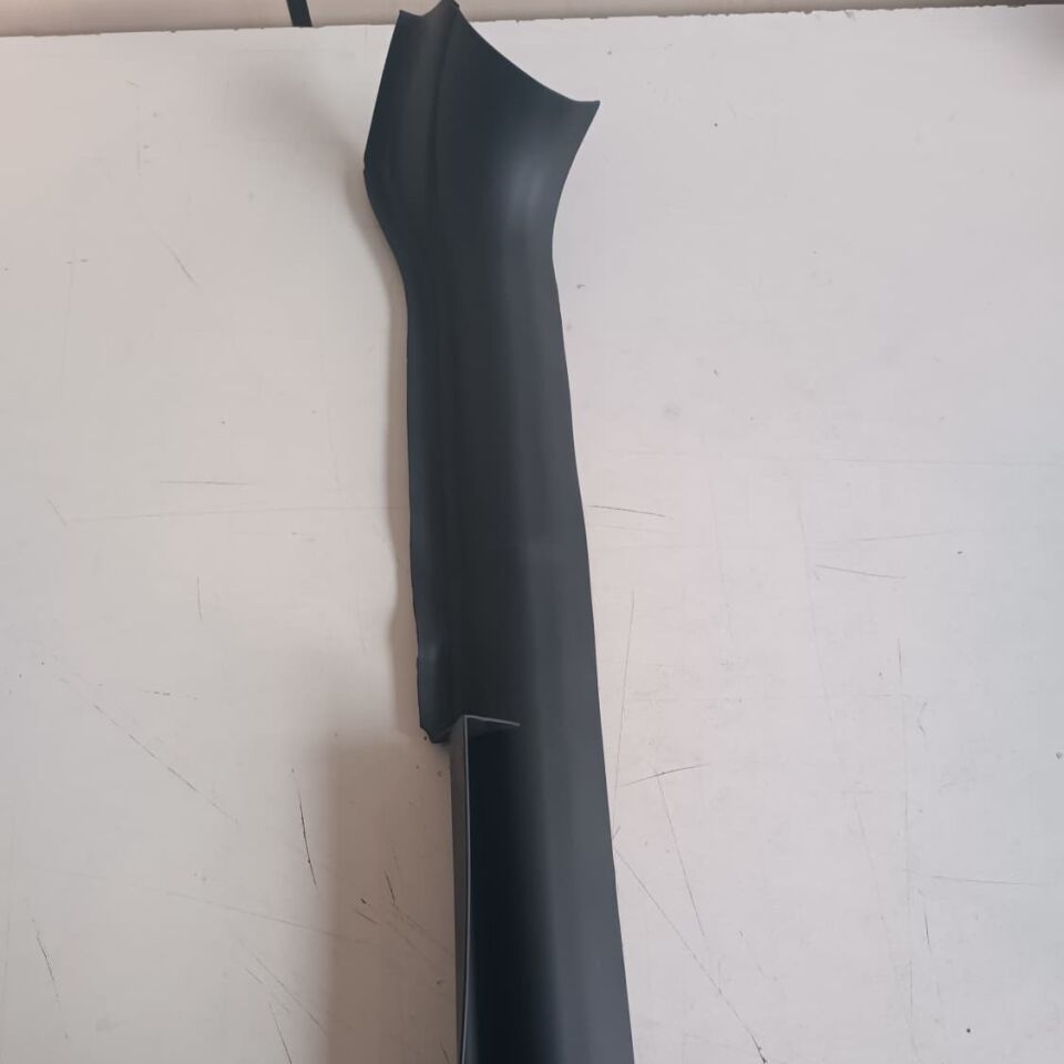 Tesla Model Y 2019-2024 Ön Eşik Tekmelikleri TPE Kauçuk