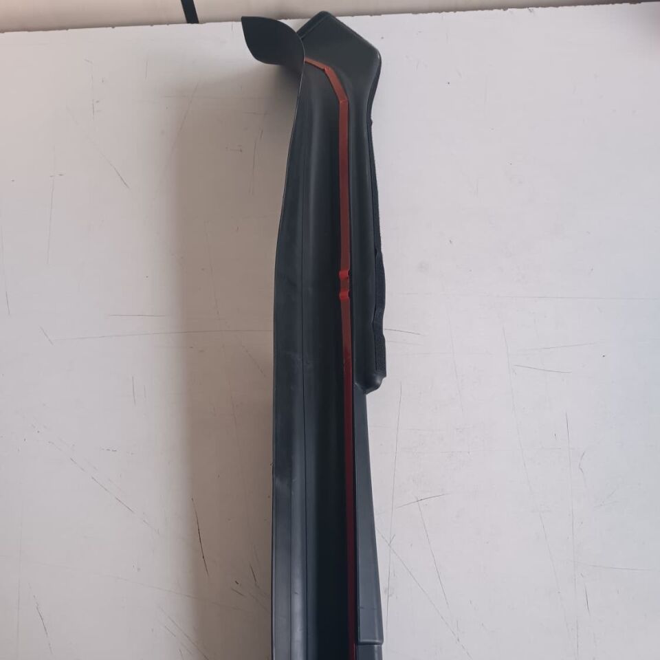 Tesla Model Y 2019-2024 Ön Eşik Tekmelikleri TPE Kauçuk