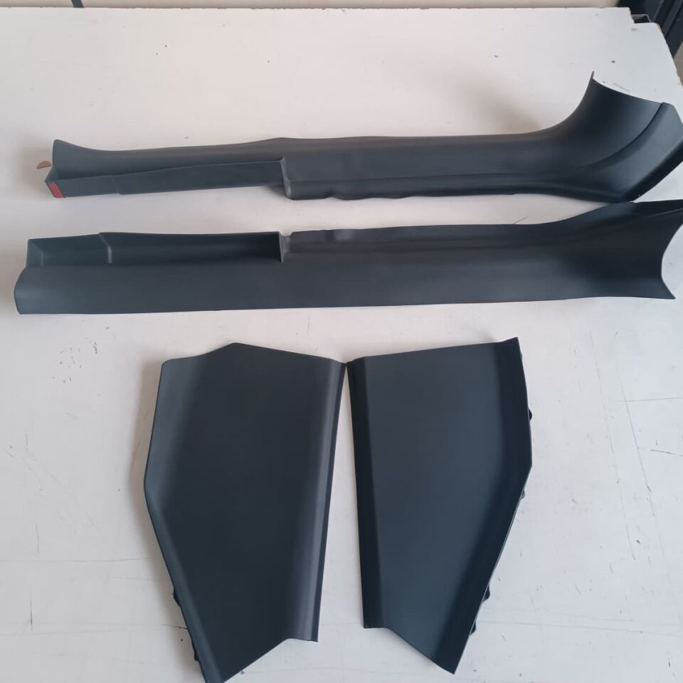 Tesla Model Y 2019-2024 Ön Eşik Tekmelikleri TPE Kauçuk