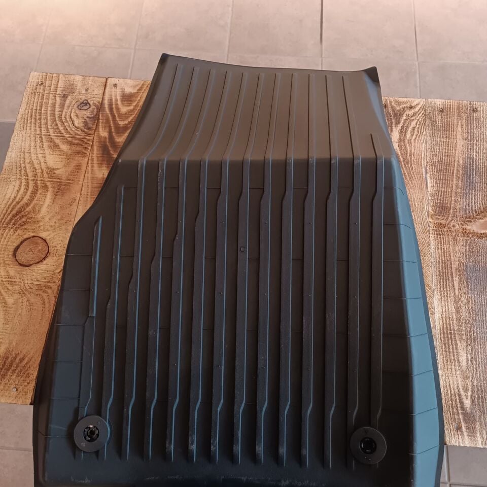 Tesla Model Y Juniper 2025 Ön Arka Halılı Paspas Takımı – TPE