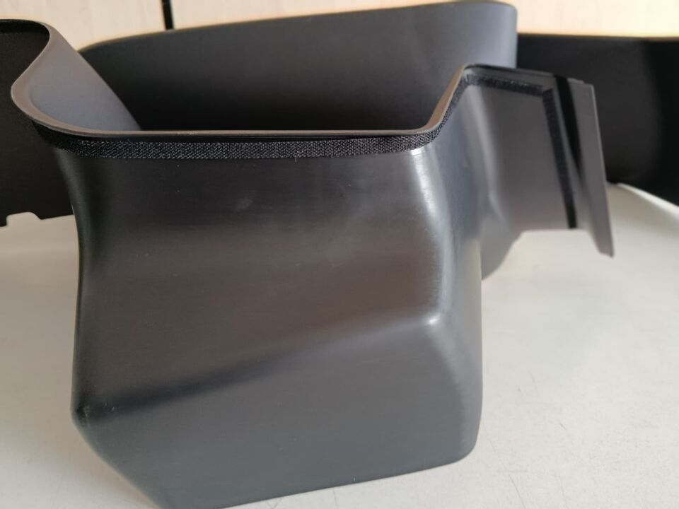 TESLA MODEL Y BAGAJ İÇİ EŞİKLER SERT PLASTİK