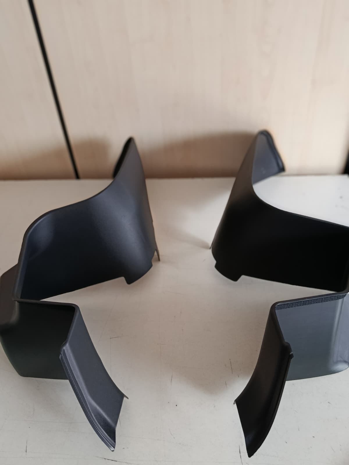 TESLA MODEL Y BAGAJ İÇİ EŞİKLER SERT PLASTİK