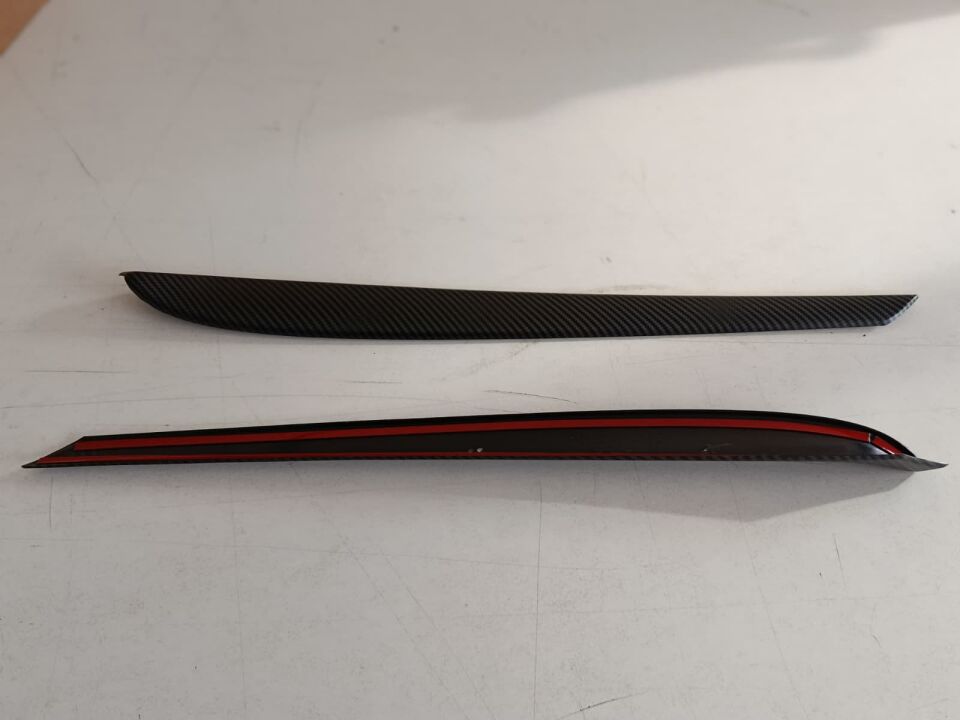 TESLA MODEL Y KAPI TRİMLERİ MAT KARBON KAPLAMA