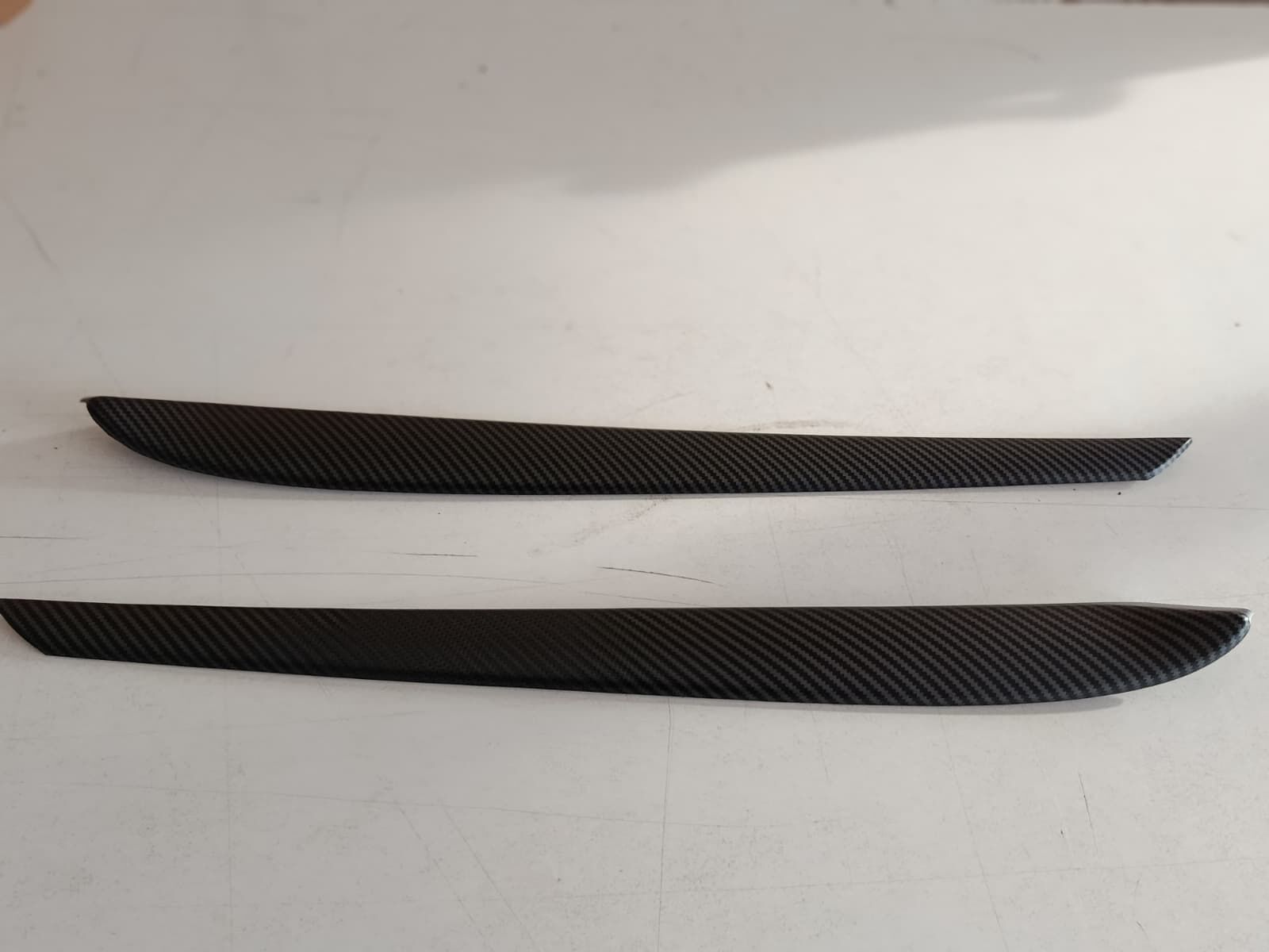 TESLA MODEL Y KAPI TRİMLERİ MAT KARBON KAPLAMA