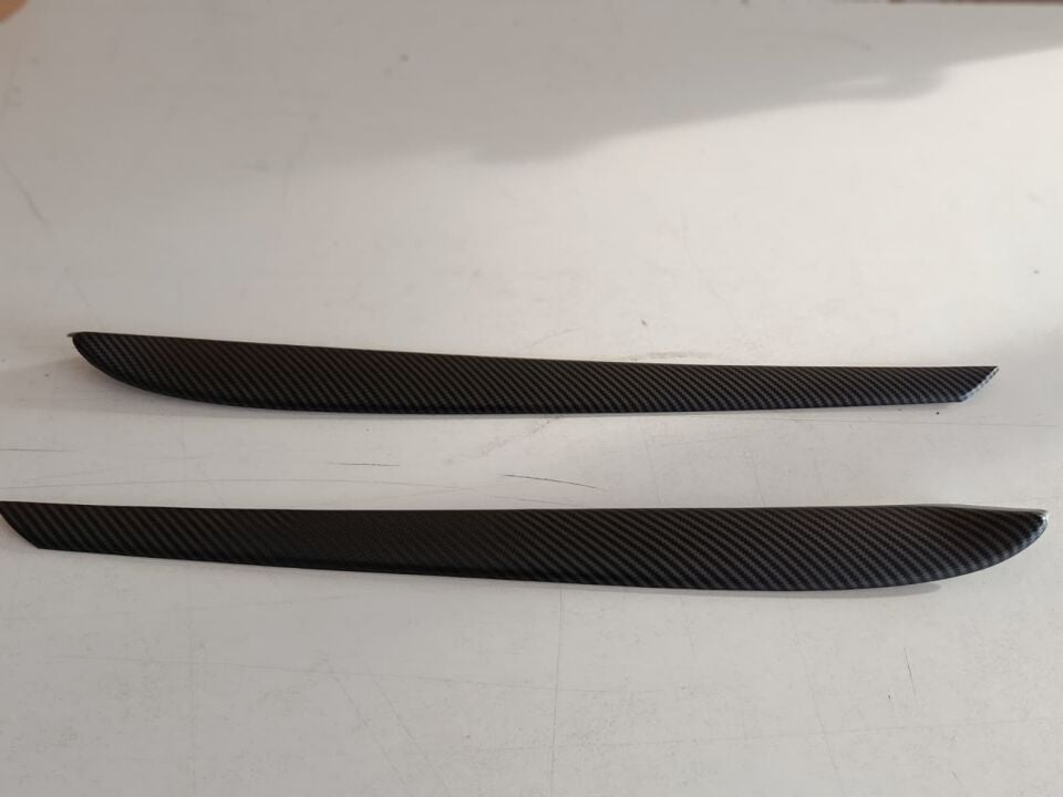 TESLA MODEL Y KAPI TRİMLERİ MAT KARBON KAPLAMA