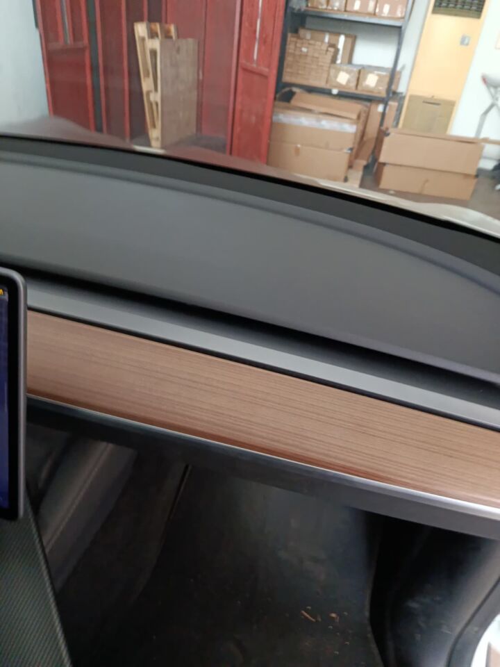 TESLA MODEL Y TORPİDO MAT KARBON KAPLAMA 2 PARÇA