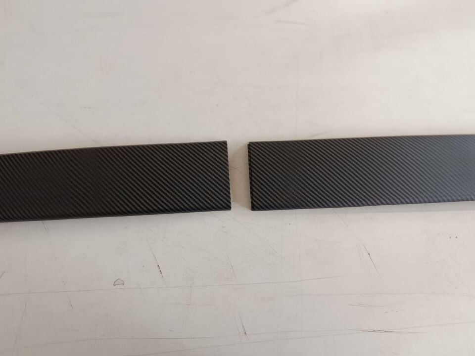TESLA MODEL Y TORPİDO MAT KARBON KAPLAMA 2 PARÇA