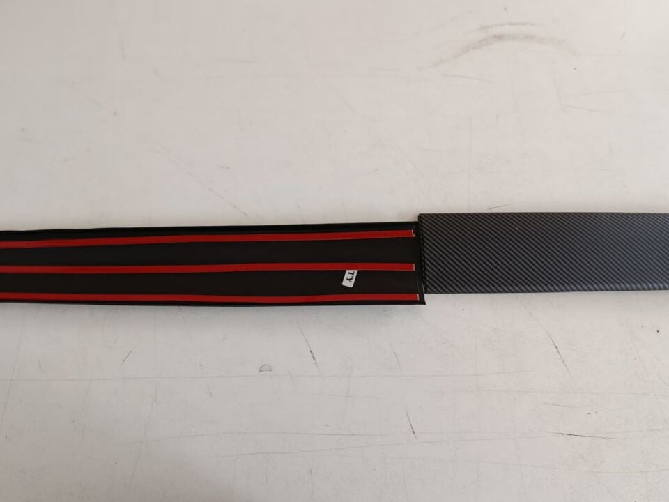 TESLA MODEL Y TORPİDO MAT KARBON KAPLAMA 2 PARÇA