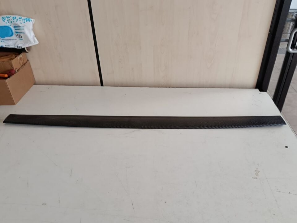 TESLA MODEL Y MAT KARBON TORPİDO KAPLAMASI