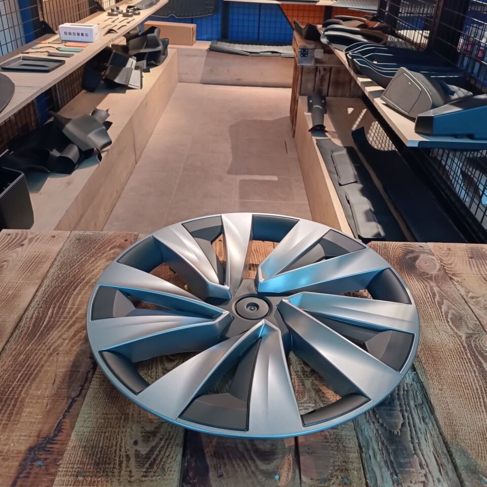 Tesla Model Y Juniper 2025 – 19 İnç V6 Gümüş Jant Kapağı (4’lü Set)