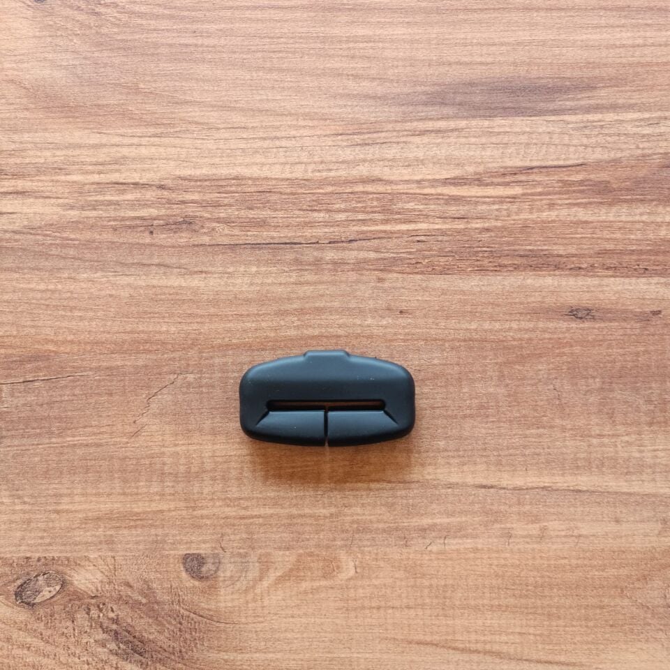 Tesla Model Y 2019-2024 // Juniper 2025+  Silikon Arka Yolcu Kemer Tokası