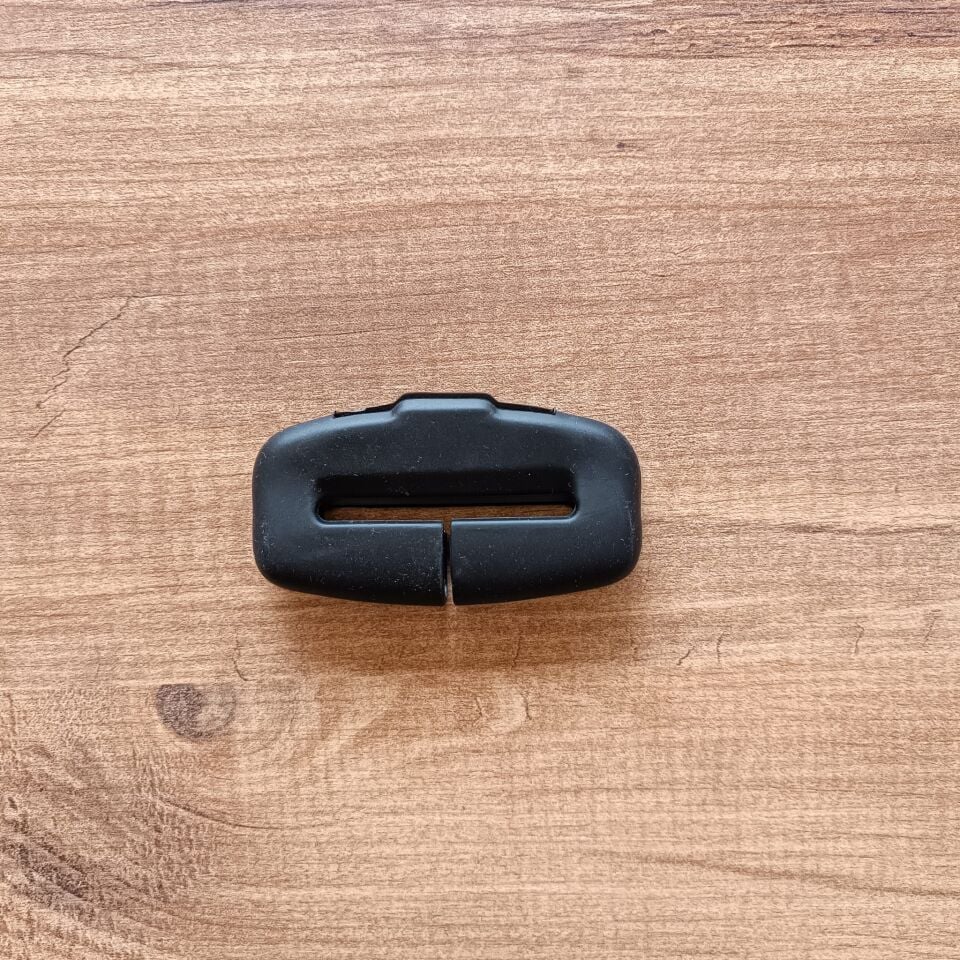 Tesla Model Y 2019-2024 // Juniper 2025+  Silikon Kemer Tokası