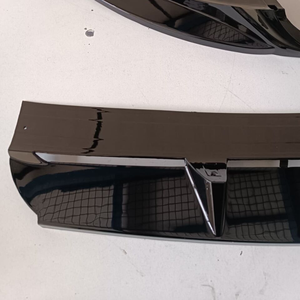 Tesla Model Y Juniper Ön Lip Parlak Siyah 2025 +