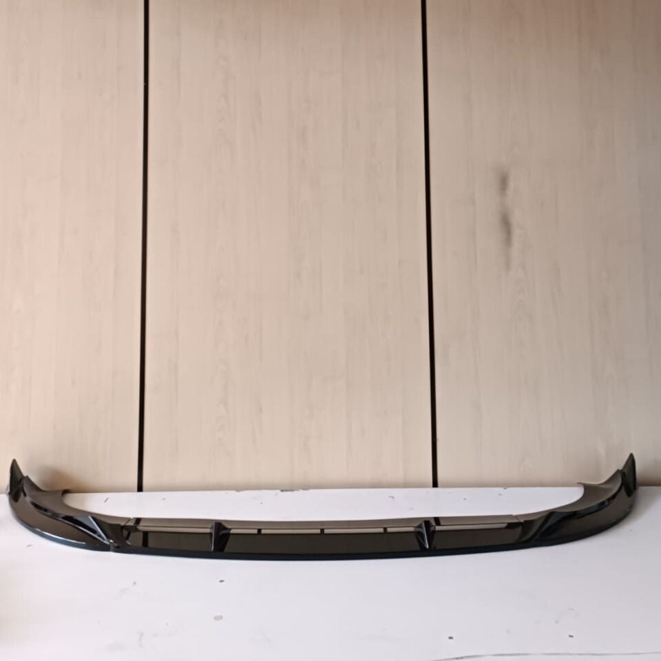 Tesla Model Y Juniper 2025+  Ön Lip ( Parlak Siyah )