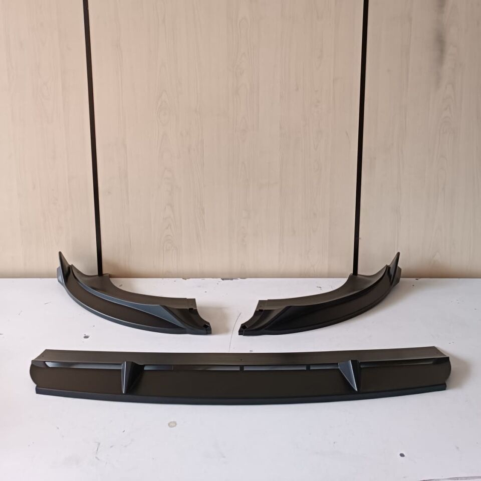 Tesla Model Y Juniper 2025+ Ön Lip ( Mat Siyah)