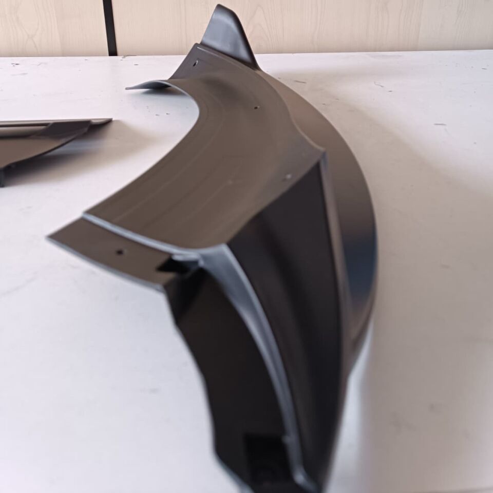 Tesla Model Y Juniper 2025+ Ön Lip ( Mat Siyah)