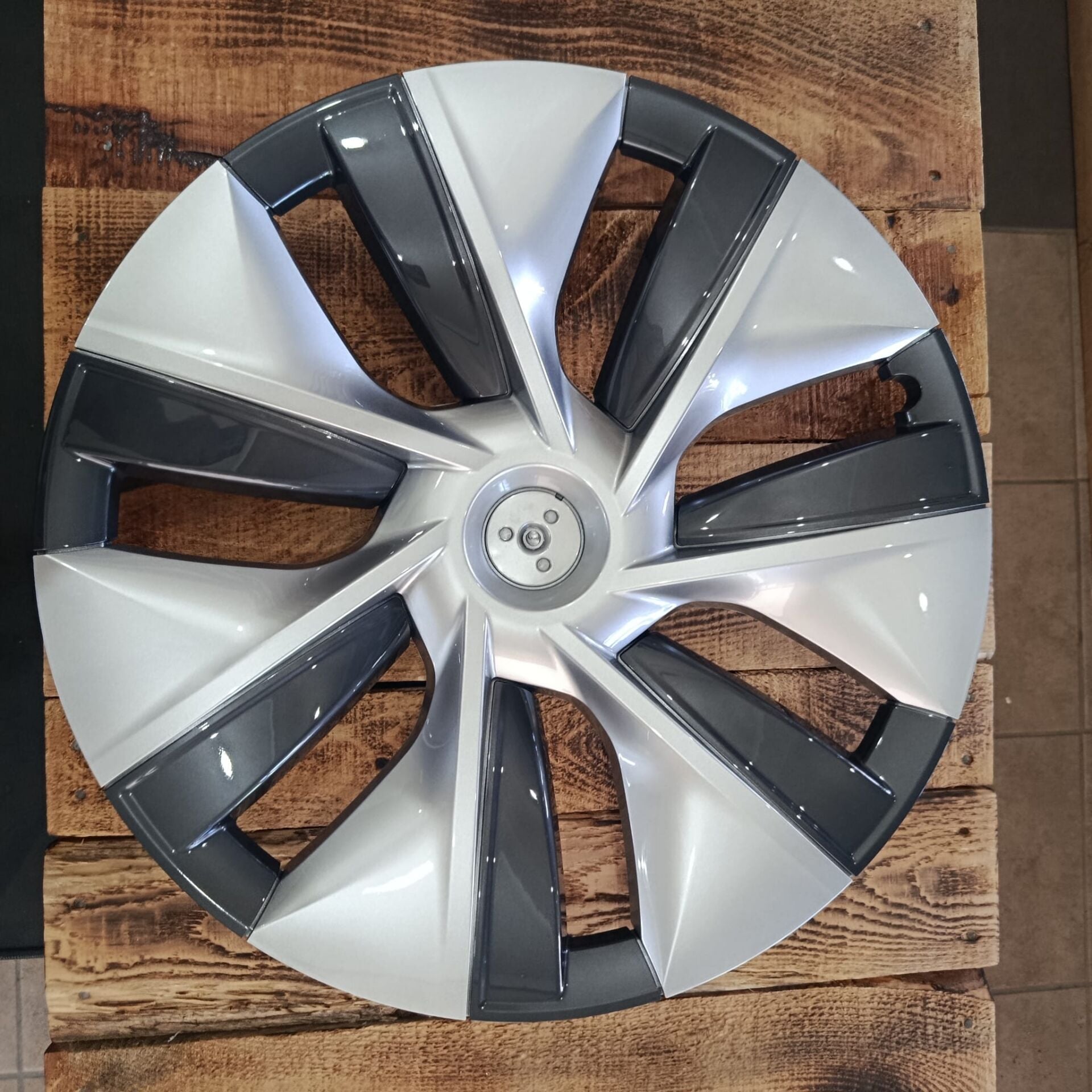 Tesla Model Y Legacy 2019-2024 Orijinal Versiyon Jant Kapağı 19 İnç Gümüş (4'lü Set)