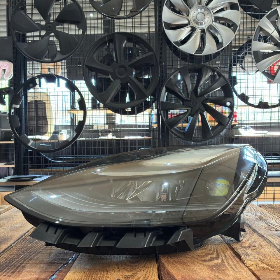 Tesla Model Y 2019 - 2024 Ön Far Sol Matrix Led Far İthal (Yan Sanayi)