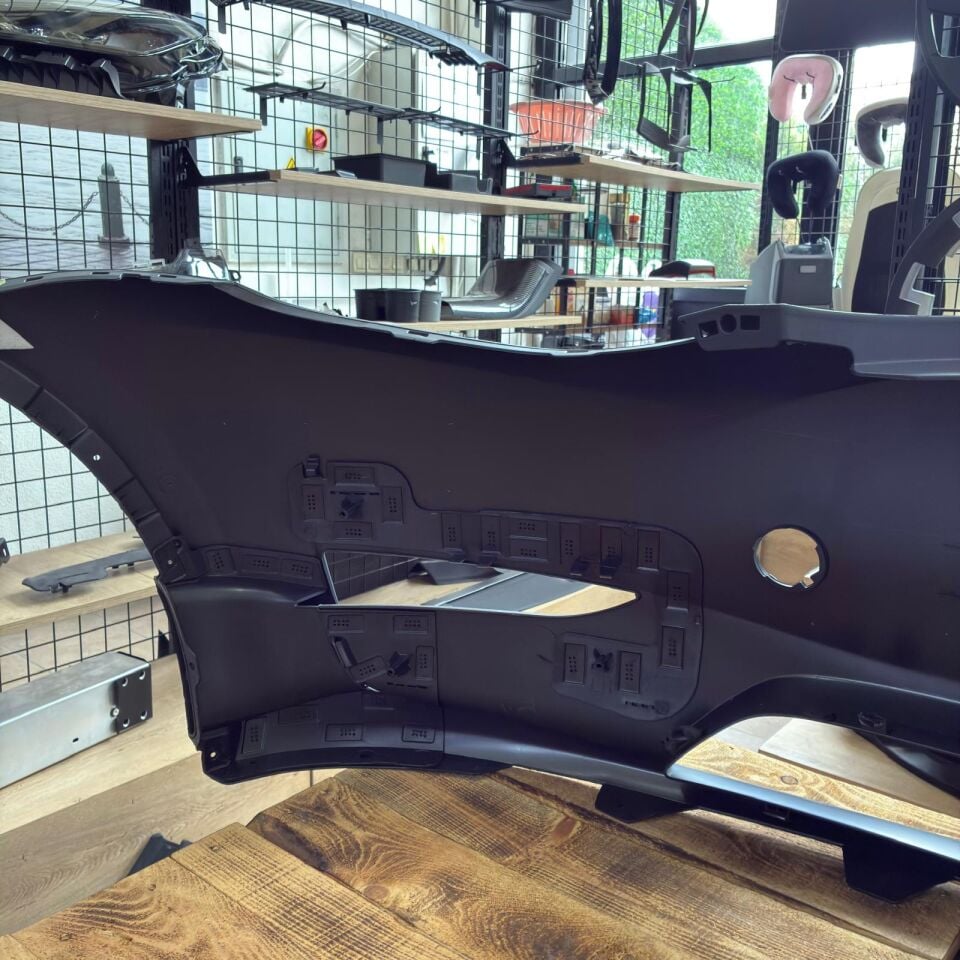 Tesla Model Y 2022 - 2024 Ön Tampon Park Sensör Deliksiz ( Çin Menşei )