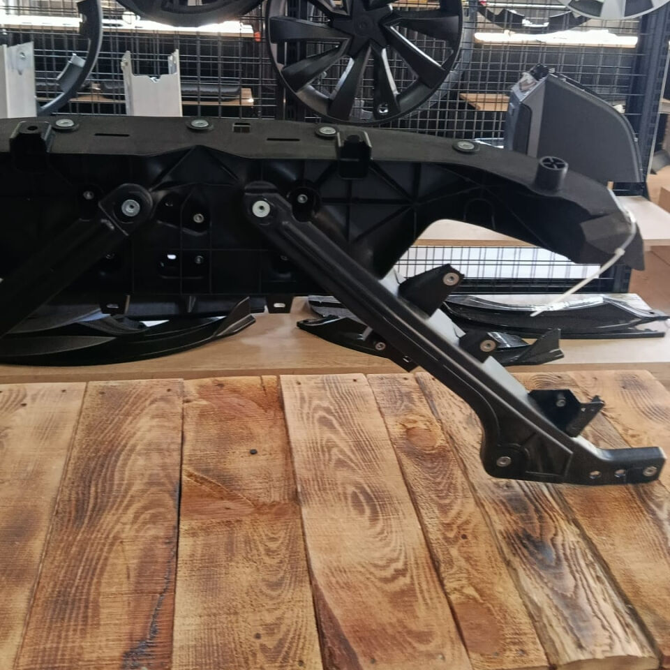 Tesla Model Y 2019-2024 Ön Panel ( Çin Menşei )