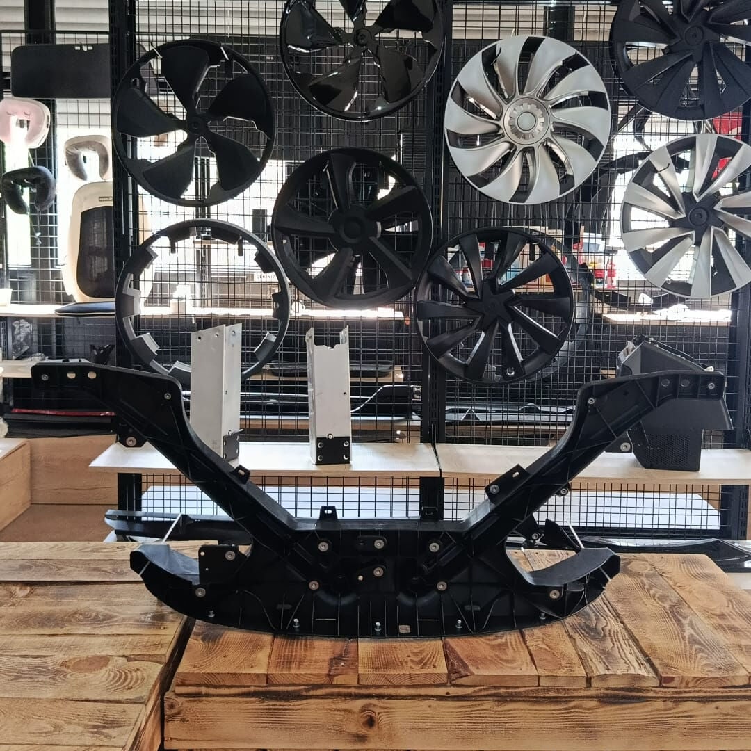 Tesla Model Y 2019-2024 Ön Panel ( Çin Menşei )