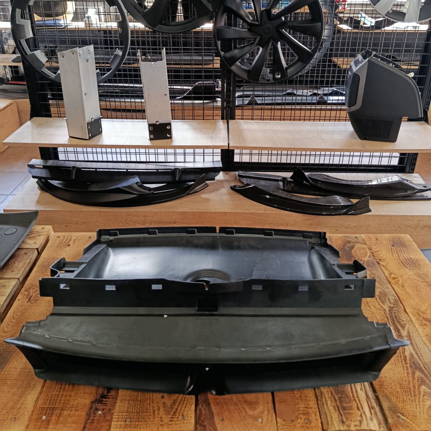 Tesla Model Y 2019-2024 Radyatör Kapağı Motorlu ( Çin Menşei )