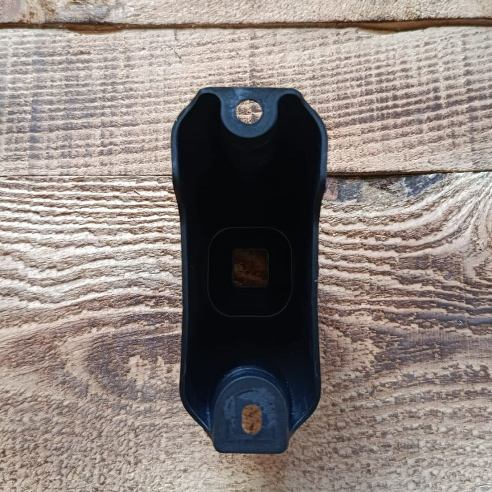 Tesla Model Y 2019-2024 Ön Panel Braketi ( Çin Menşei )