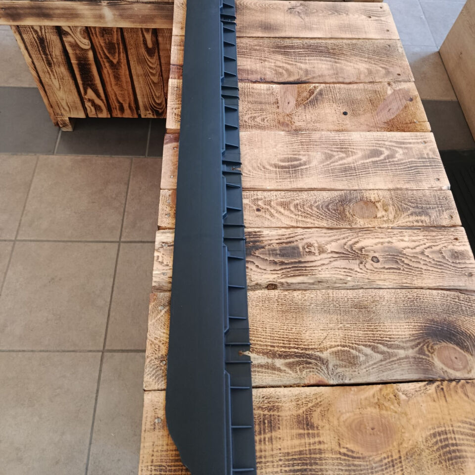 Tesla Model Y 2019-2024 Marşpiyel Braketi Sağ ( Çin Menşei )