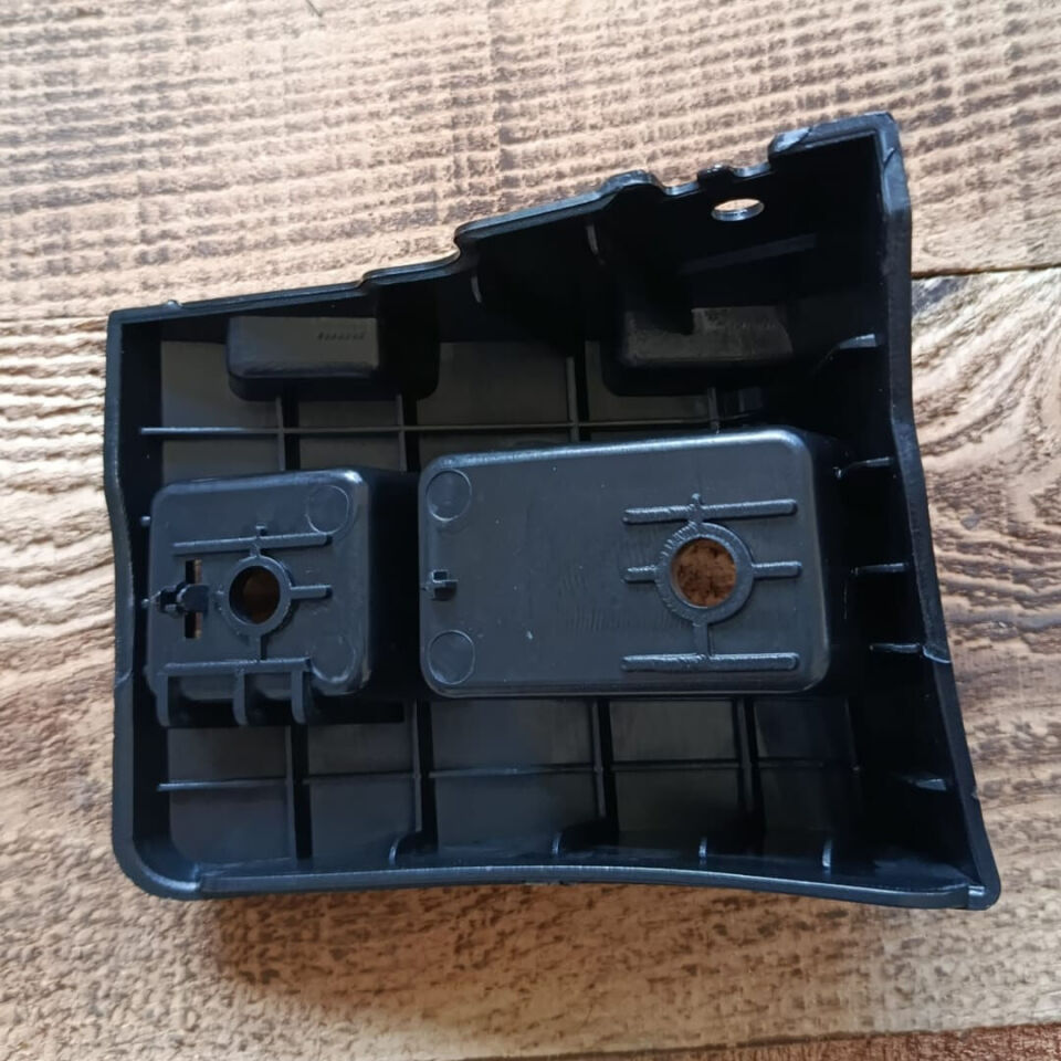 Tesla Model Y 2019-2024 Arka Tampon Alt Braketi  Sağ İthal (Yan Sanayi)