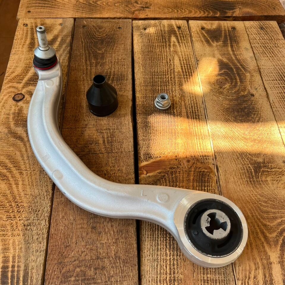 Tesla Model Y Ön Alt Eğri Rotilli Kol Sol Avrupa Üretim (Montaj)