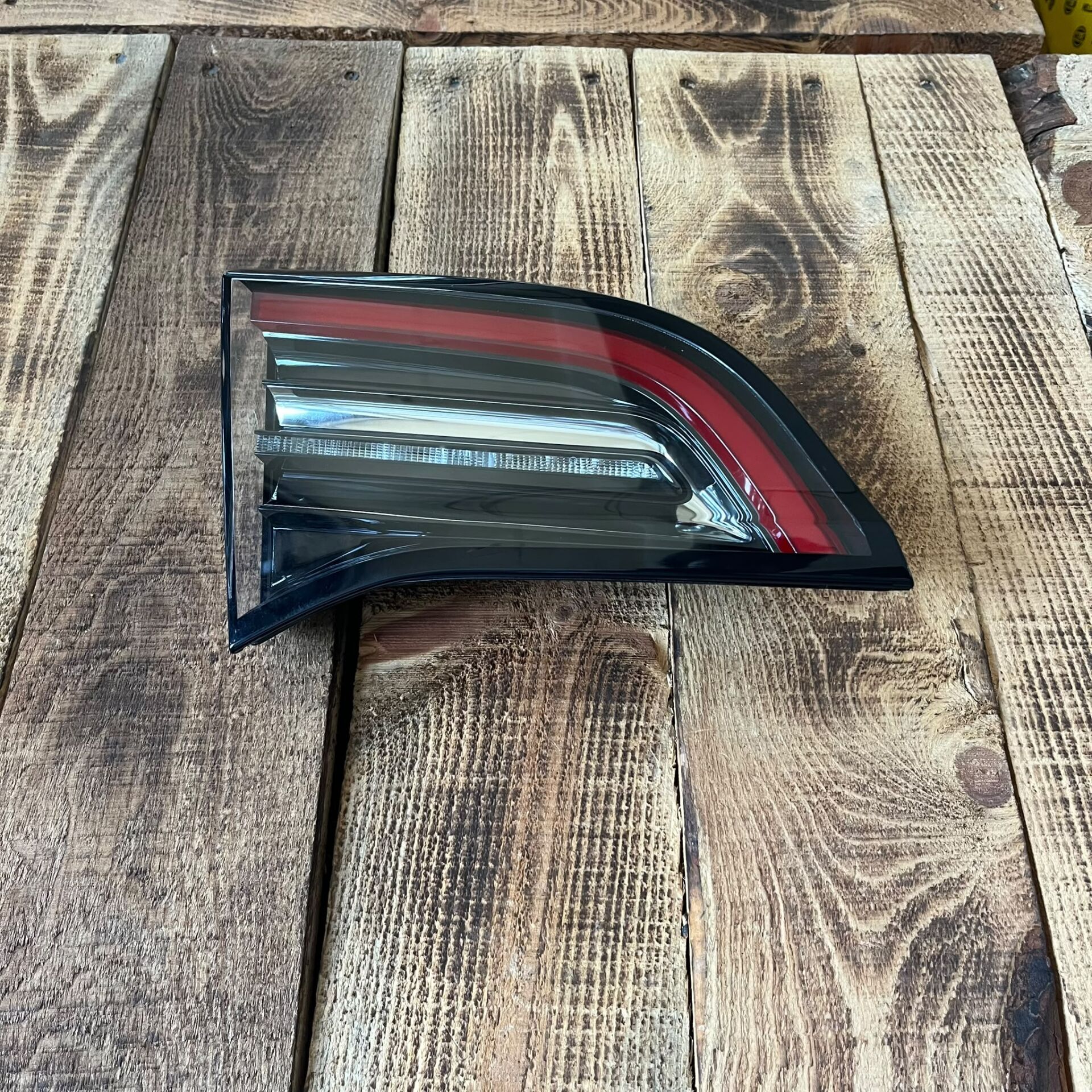 Tesla Model Y Legacy 2019-2024 İç Stop Sol Orjinal (Tesla Montaj)