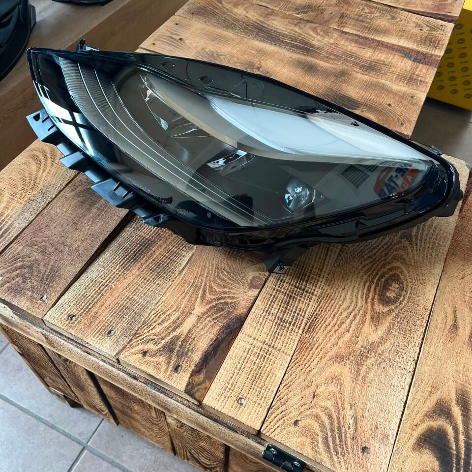 Tesla Model Y Legacy 2019-2024 Ön Far Sol Matrix LED Far Orjinal (Tesla Montaj)