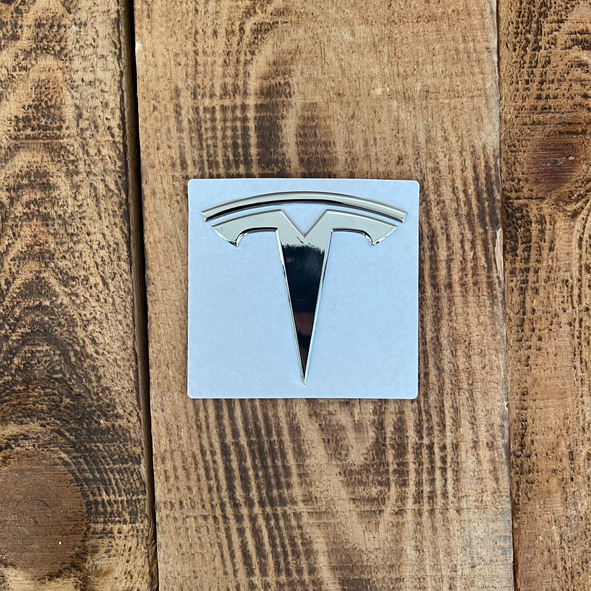 Tesla Model Y Legacy 2019-2024 Ön Kaput T Amblem Gümüş İthal (Yan Sanayi)